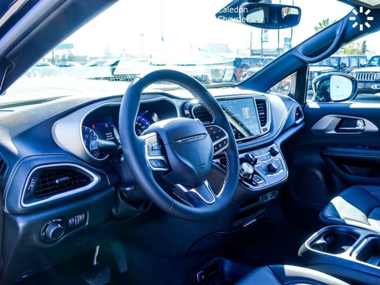 2027 Chrysler Pacifica Select 3.6L Pentastar V6 | Safety Sphere Package | Adaptive Cruise Control with Stop and Go Photo