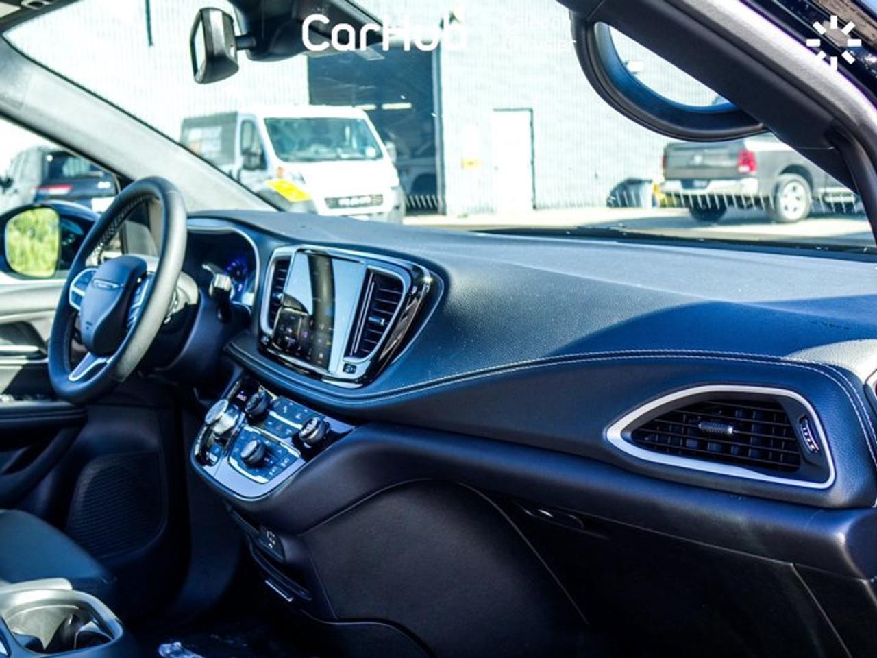 2027 Chrysler Pacifica Select 3.6L Pentastar V6 | Safety Sphere Package | Adaptive Cruise Control with Stop and Go Photo