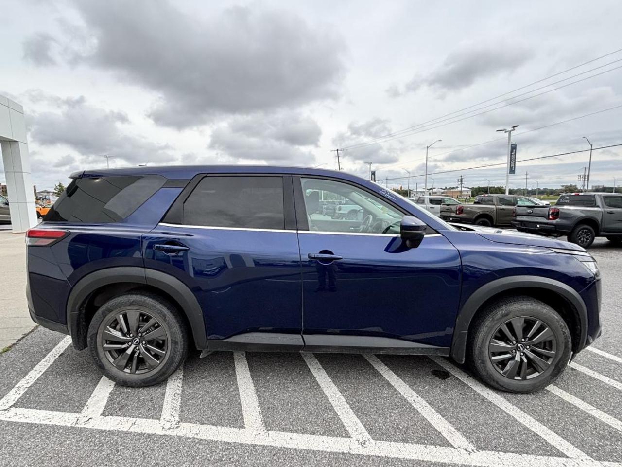 2022 Nissan Pathfinder S Photo3