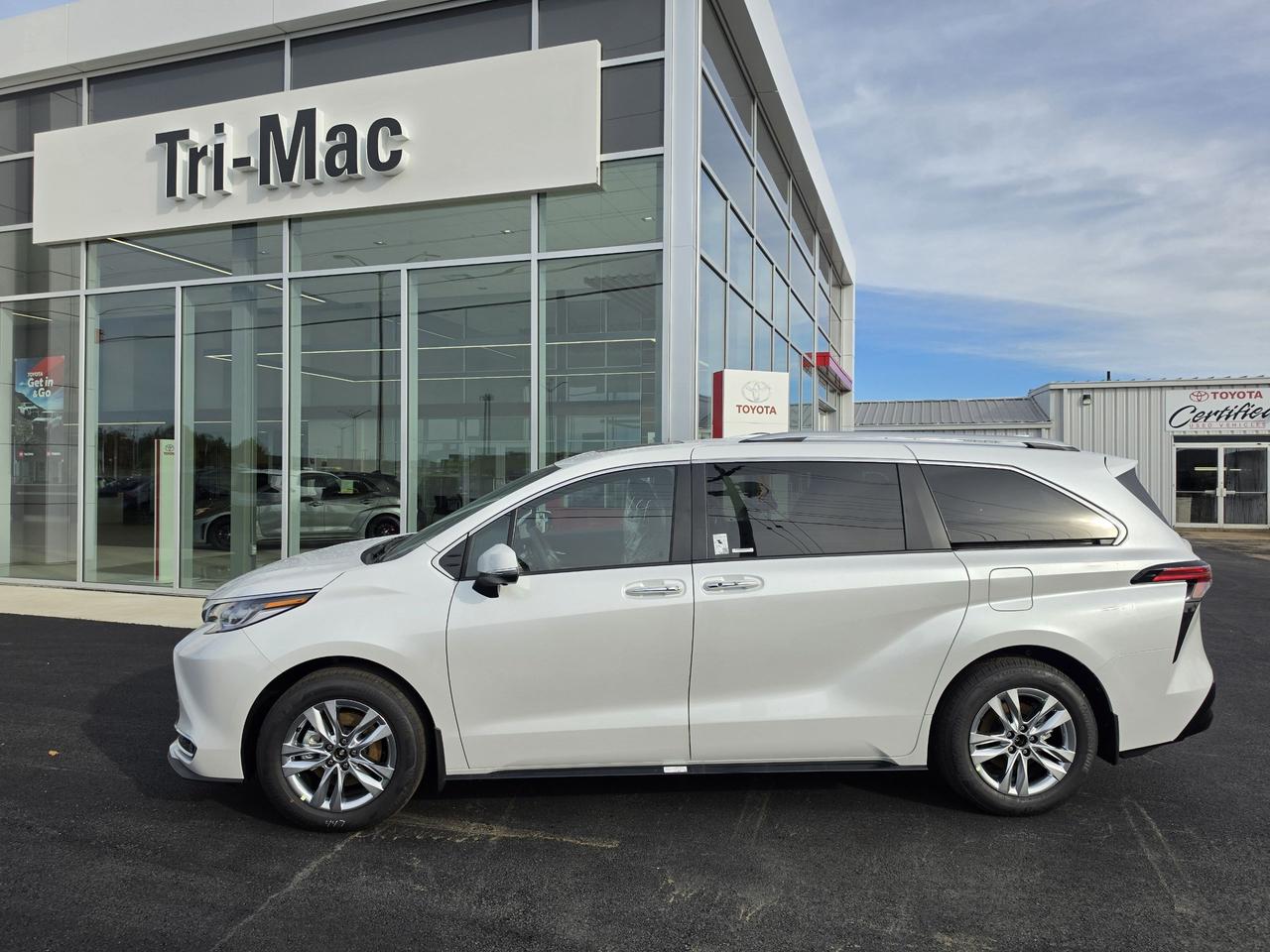 2026 Toyota Sienna SIENNA LIMITED AWD 7-PASS / OP Photo1