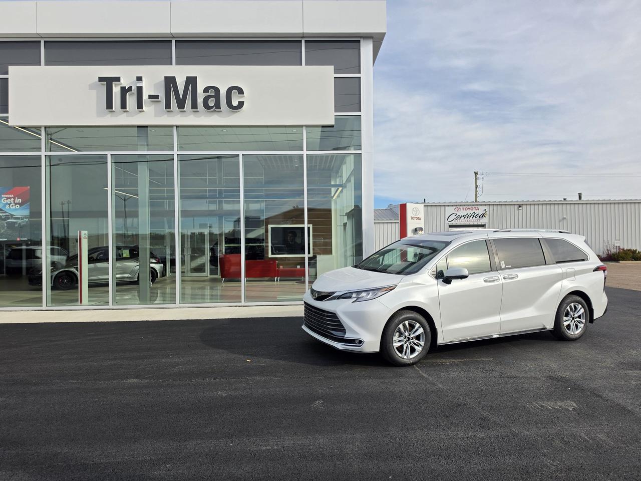 2026 Toyota Sienna SIENNA LIMITED AWD 7-PASS / OP Photo0