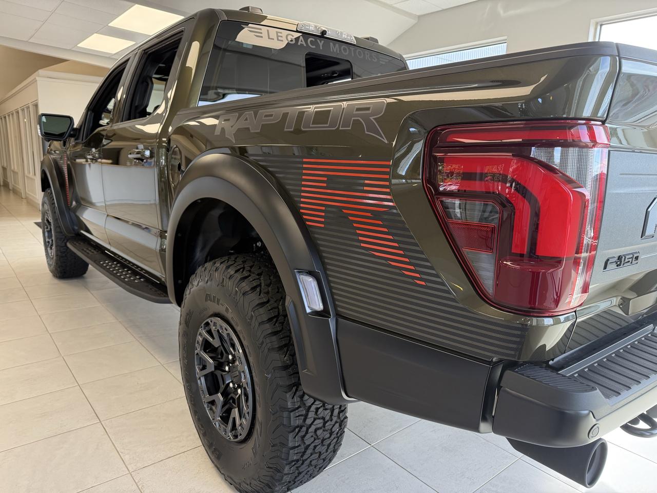 2026 Ford F-150 Raptor 4WD SuperCrew 5.5' Box Photo3