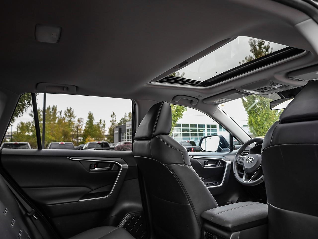 2023 Toyota RAV4 Hybrid XLE HEATED STEERING WHEEL-LEATHER SEATS-SUNROOF-HEATED SEATS- Photo