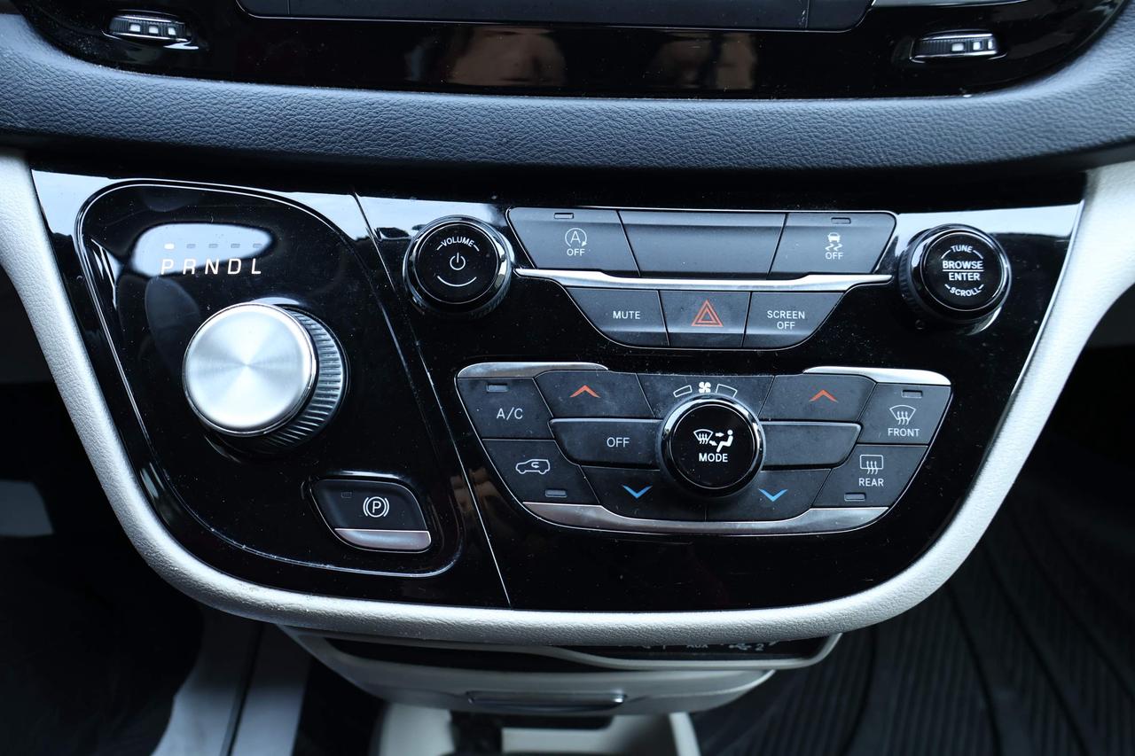 2022 Dodge Grand Caravan SXT Photo