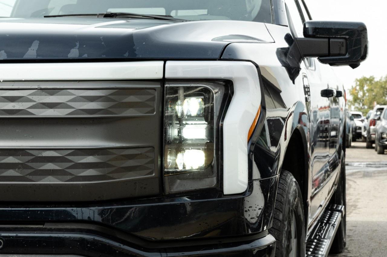 2023 Ford F-150 Lightning Lariat 4WD SuperCrew 5.5' Box Photo