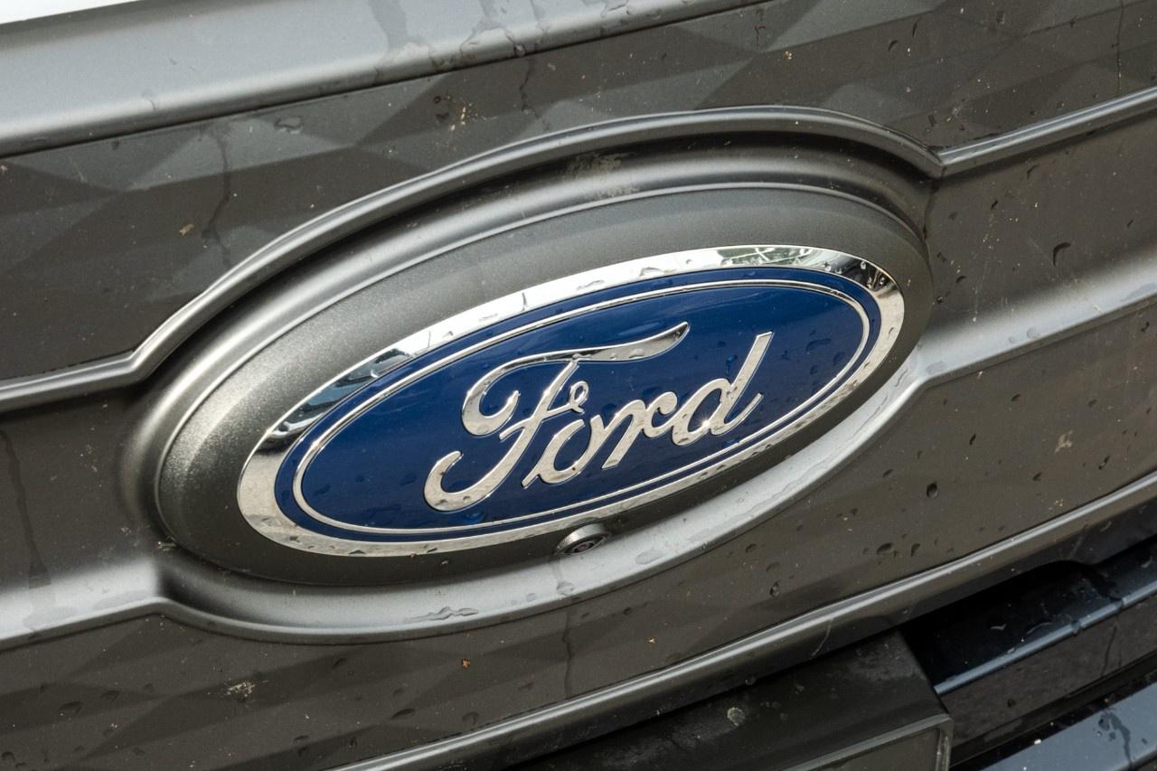 2023 Ford F-150 Lightning Lariat 4WD SuperCrew 5.5' Box Photo
