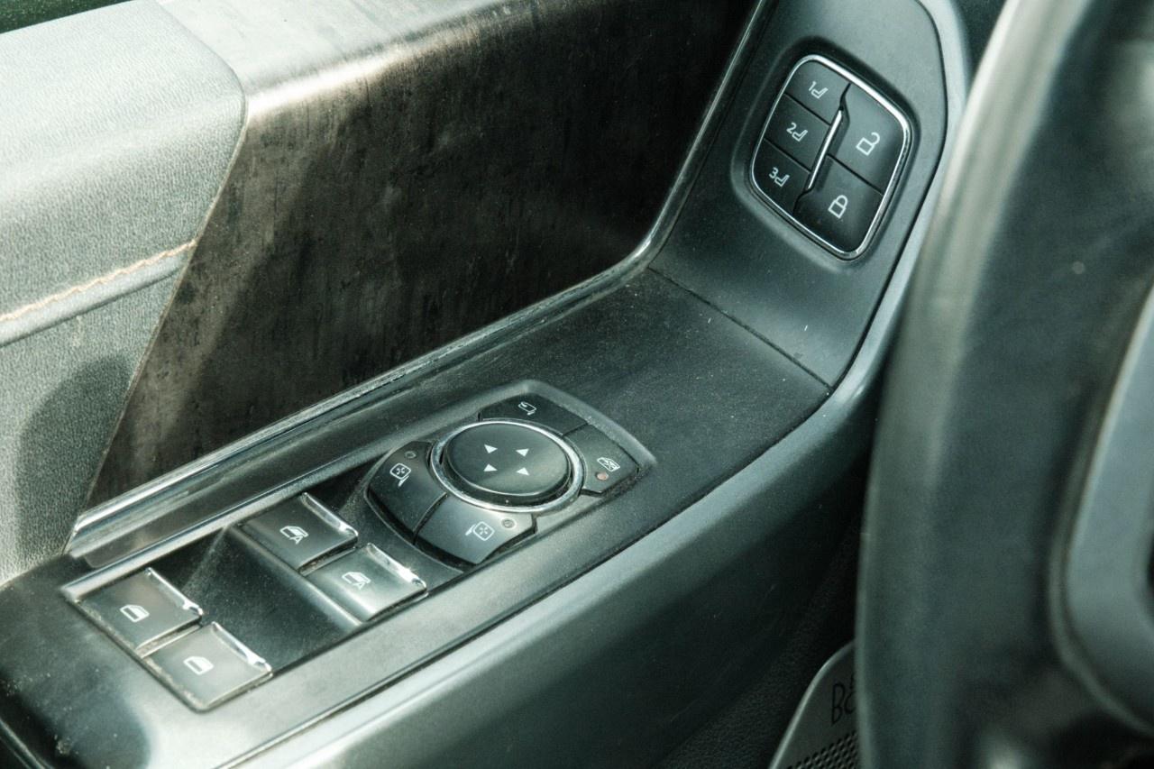 2023 Ford F-150 Lightning Lariat 4WD SuperCrew 5.5' Box Photo