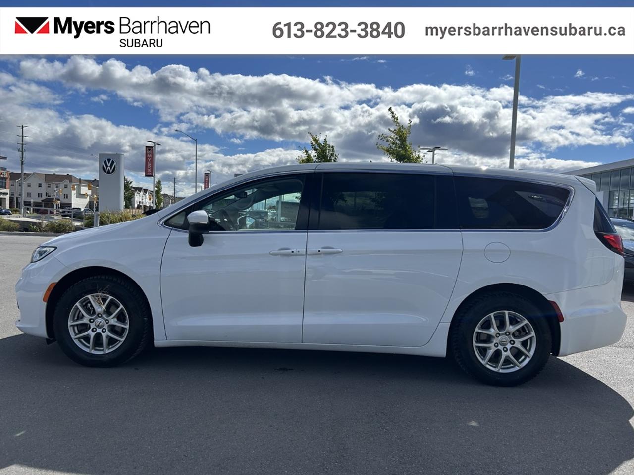 2023 Chrysler Pacifica Touring L  - Apple CarPlay Photo