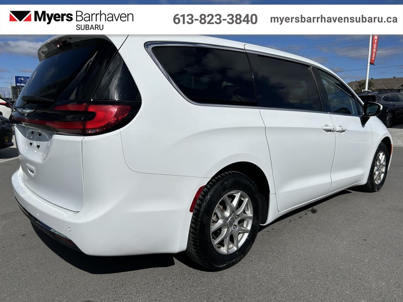 2023 Chrysler Pacifica Touring L  - Apple CarPlay Photo