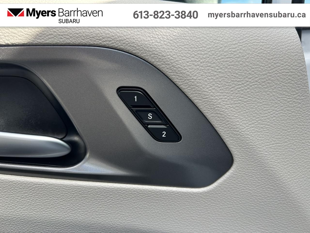 2023 Chrysler Pacifica Touring L  - Apple CarPlay Photo