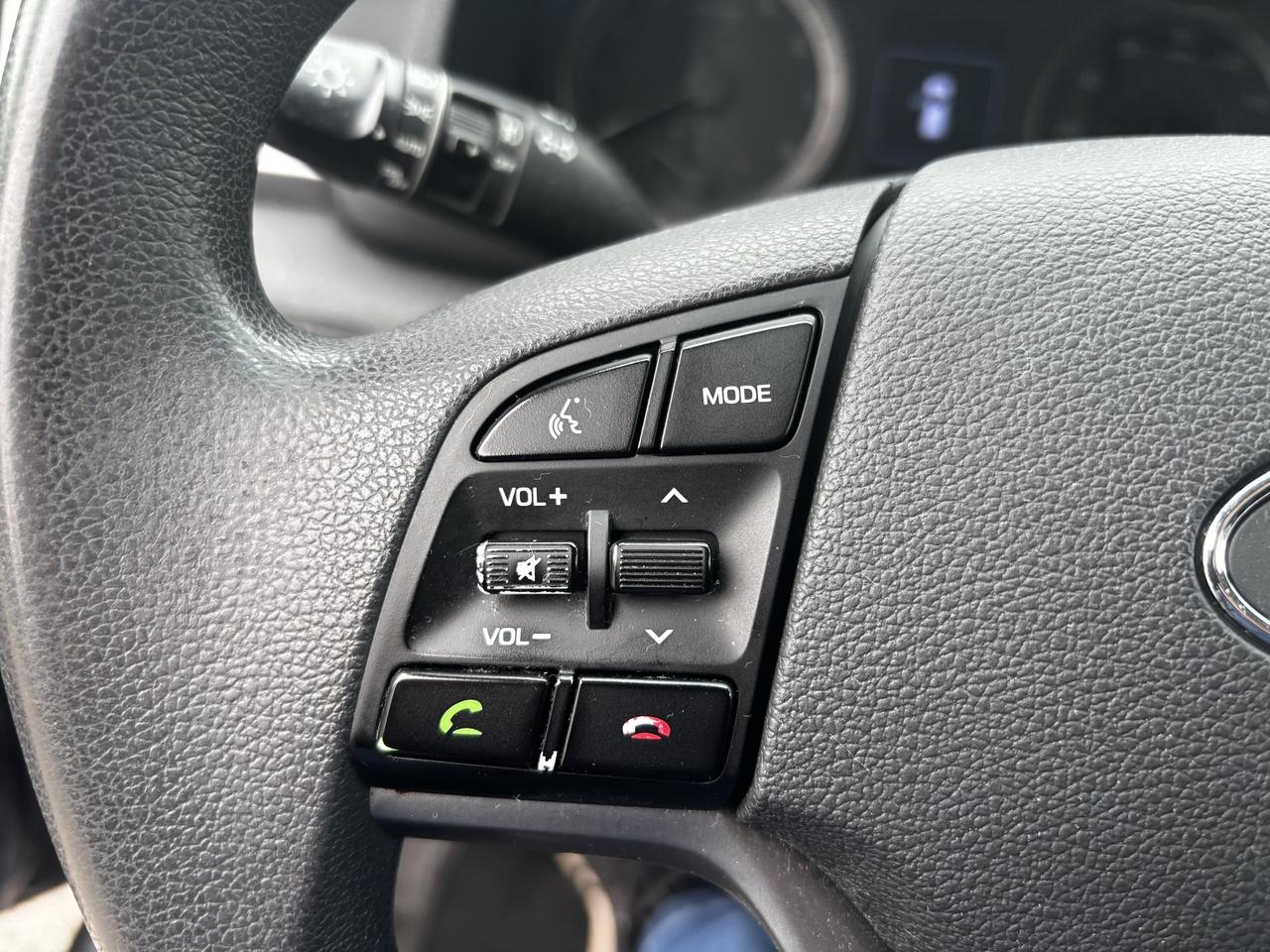 2017 Hyundai Tucson SE, All Wheel Drive, Back-Up-Camera Photo