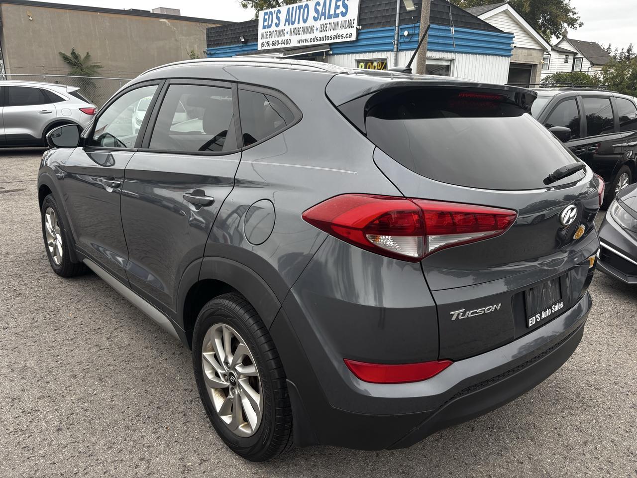 2017 Hyundai Tucson SE, All Wheel Drive, Back-Up-Camera Photo