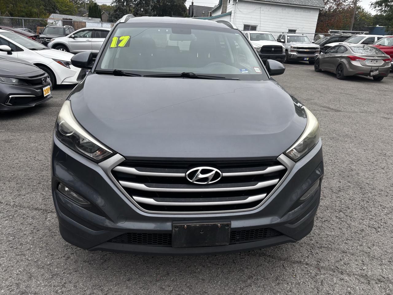2017 Hyundai Tucson SE, All Wheel Drive, Back-Up-Camera Photo