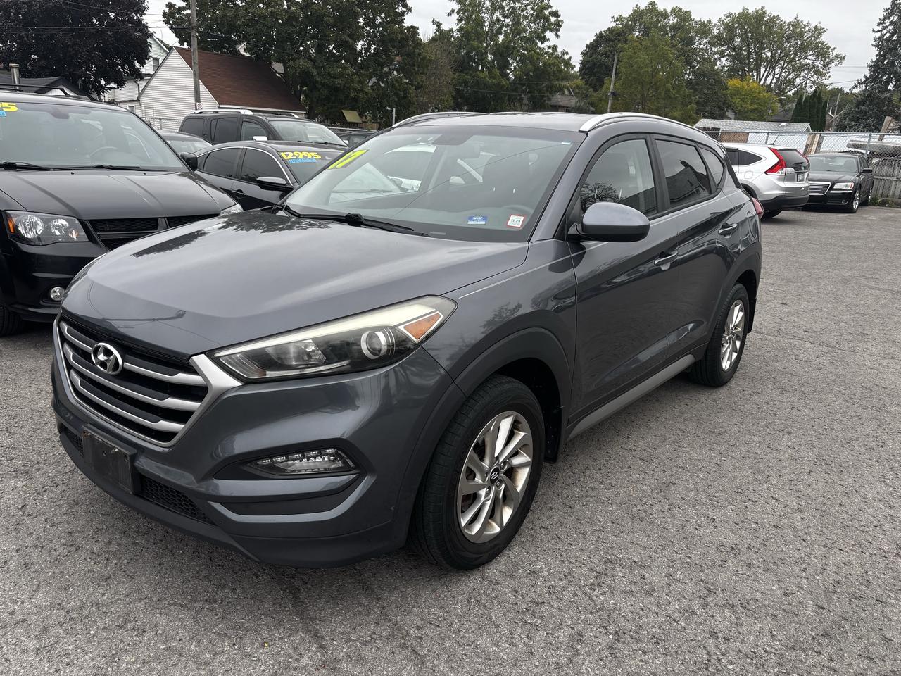 2017 Hyundai Tucson SE, All Wheel Drive, Back-Up-Camera Photo2