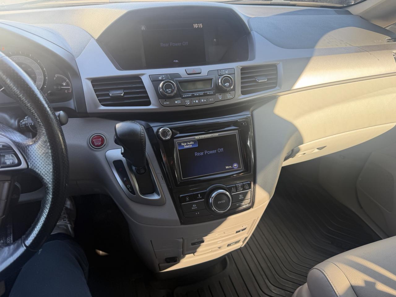 2015 Honda Odyssey Touring w/RES & Navi Photo