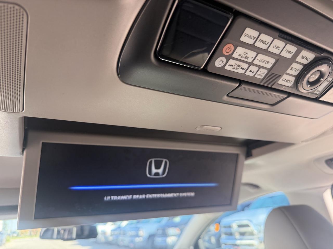 2015 Honda Odyssey Touring w/RES & Navi Photo