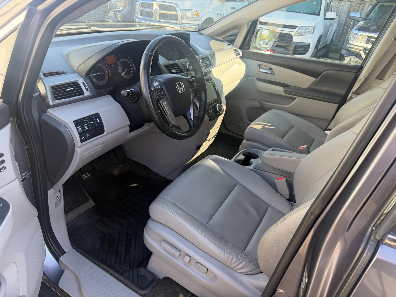 2015 Honda Odyssey Touring w/RES & Navi Photo