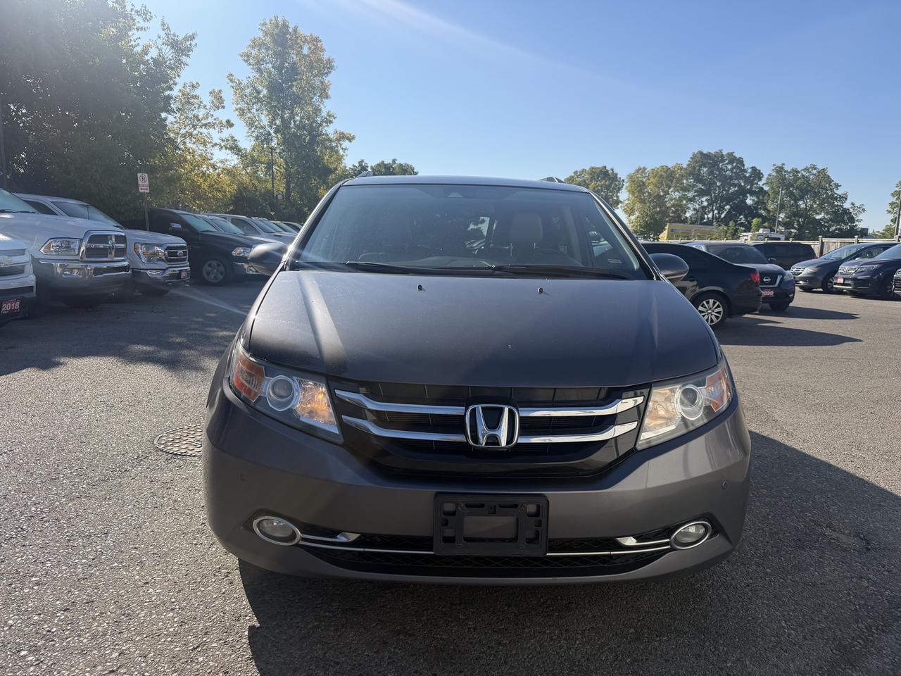2015 Honda Odyssey Touring w/RES & Navi Photo5