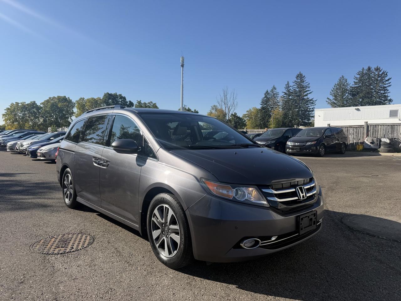 2015 Honda Odyssey Touring w/RES & Navi - Photo #1
