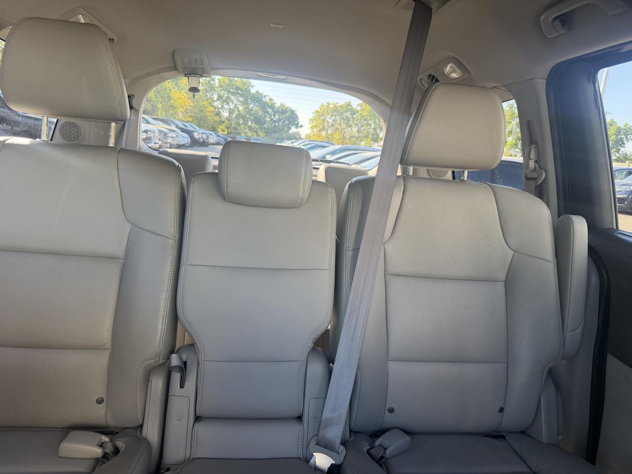 2015 Honda Odyssey Touring w/RES & Navi Photo