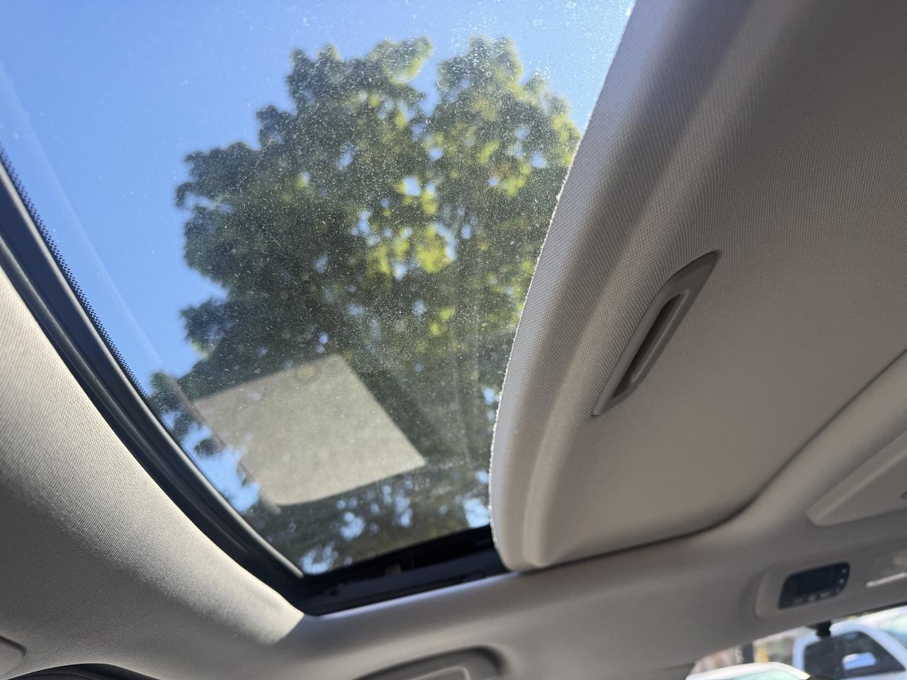 2015 Honda Odyssey Touring w/RES & Navi Photo
