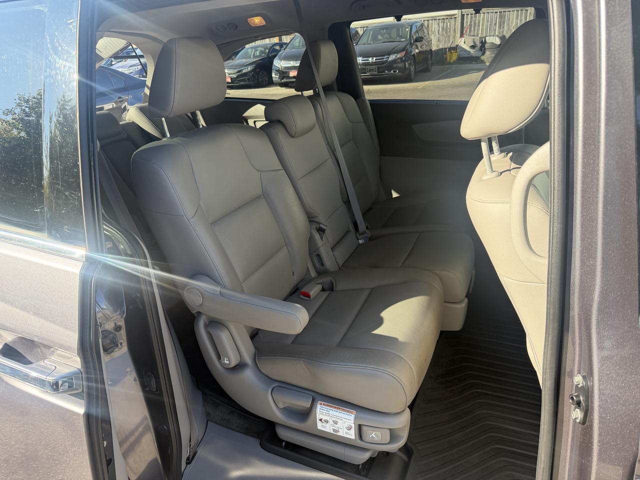 2015 Honda Odyssey Touring w/RES & Navi Photo