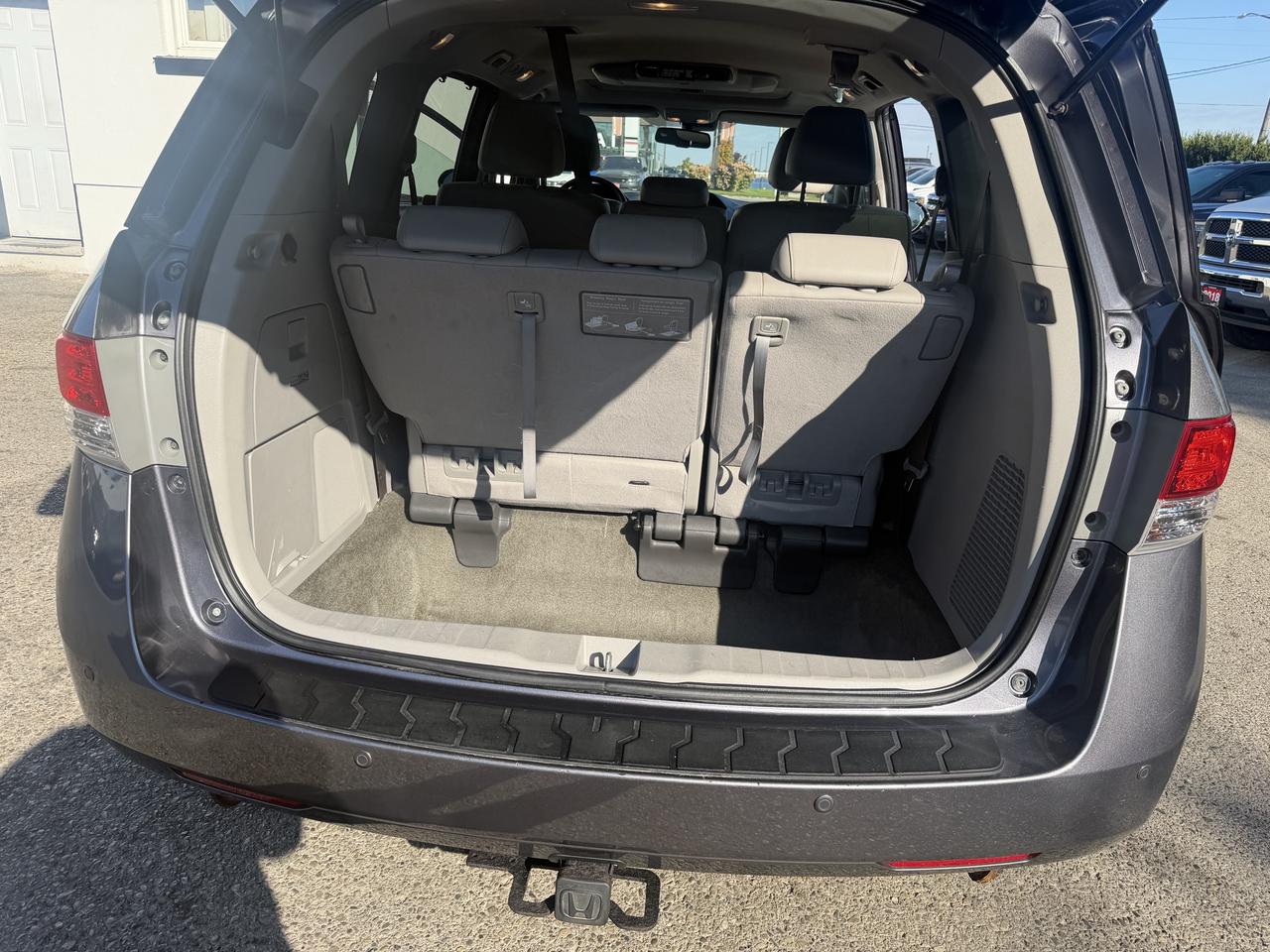 2015 Honda Odyssey Touring w/RES & Navi Photo