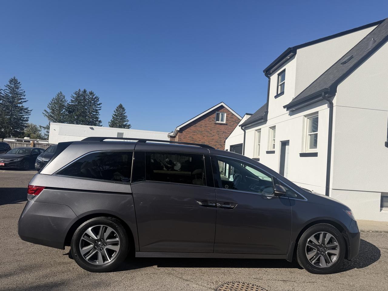 2015 Honda Odyssey Touring w/RES & Navi Photo