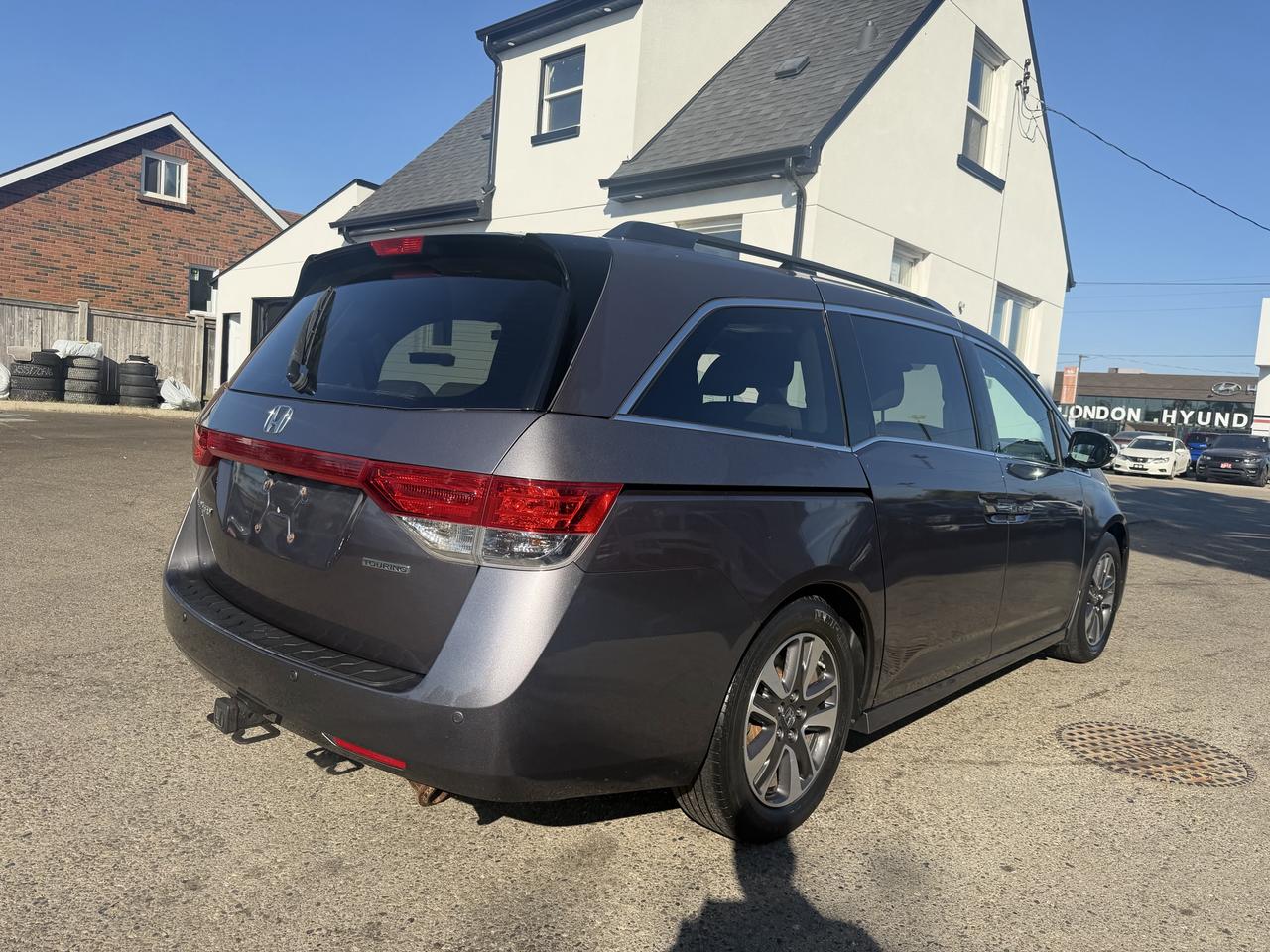 2015 Honda Odyssey Touring w/RES & Navi Photo