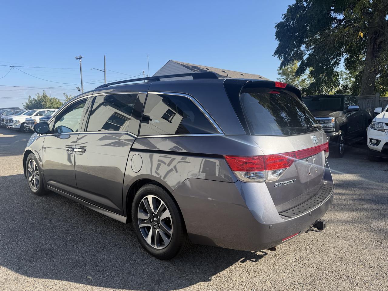 2015 Honda Odyssey Touring w/RES & Navi Photo