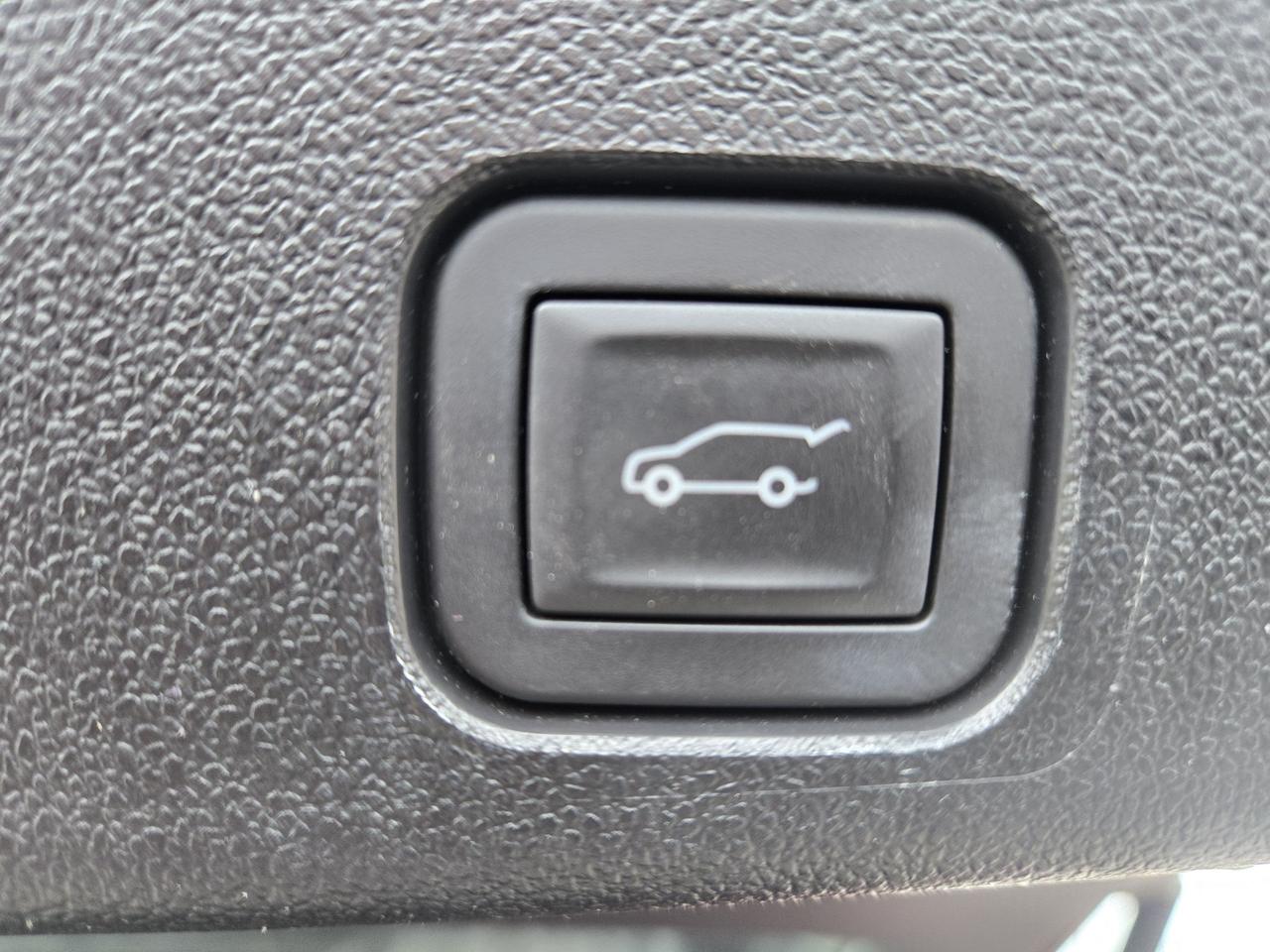2025 Chevrolet Traverse LT Photo