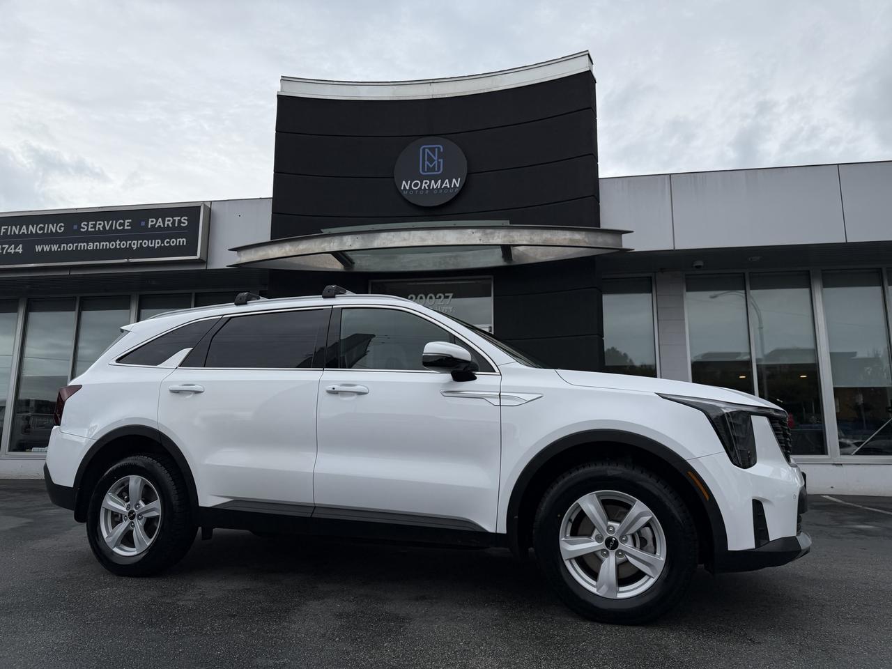 2025 Kia Sorento AWD LX + PWR HEATED SEATS B/U CAMERA 7-PASS - Photo #1