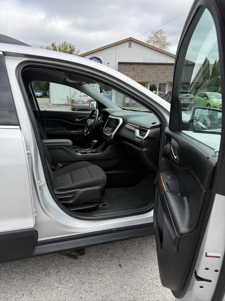 2017 GMC Acadia SLE Photo