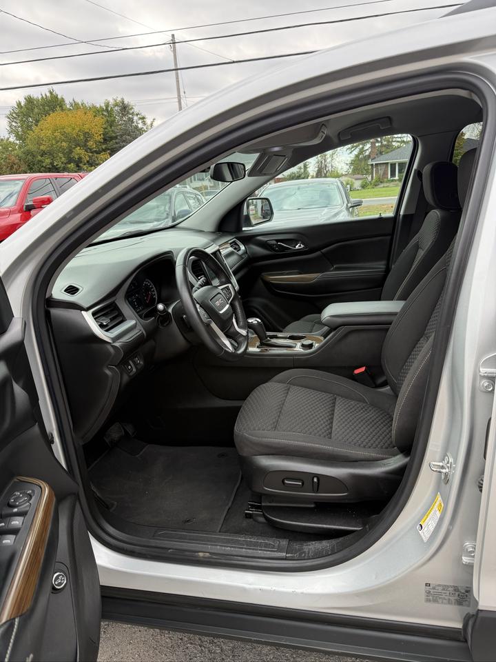 2017 GMC Acadia SLE Photo