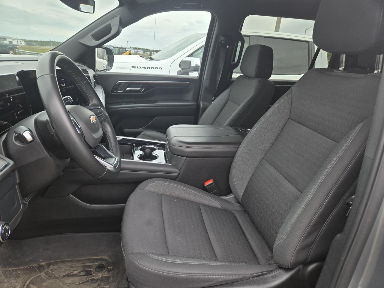 2025 Chevrolet Suburban LS Photo