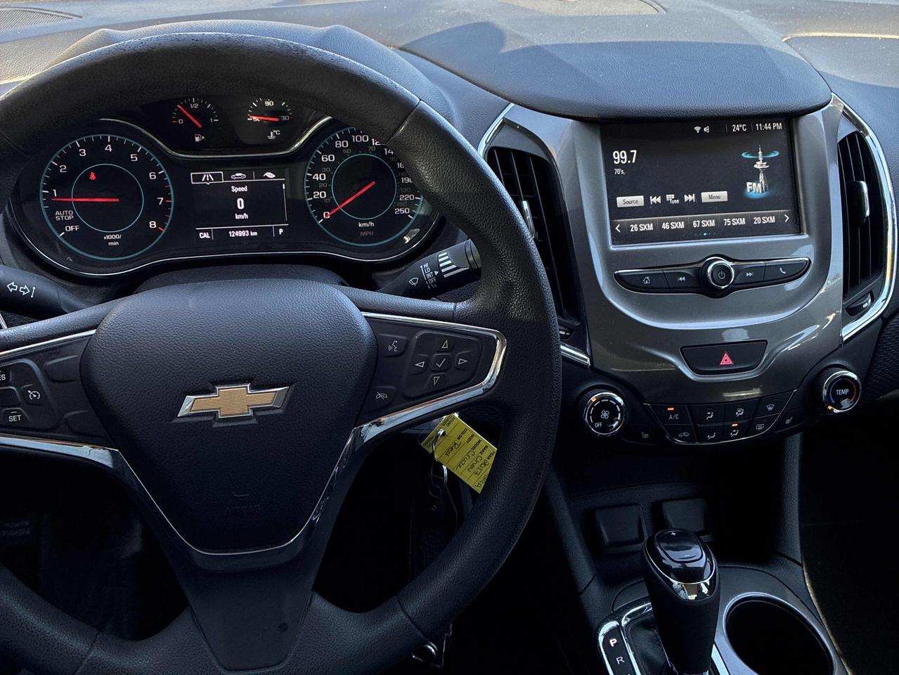 2017 Chevrolet Cruze 4dr Sdn Photo3
