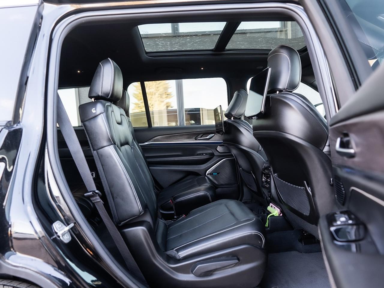 2023 Jeep Grand Cherokee Grand Cherokee L Overland 4x4 Photo43