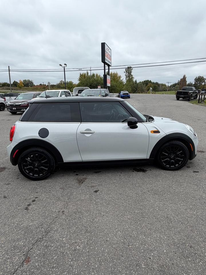 2015 MINI Cooper  Photo