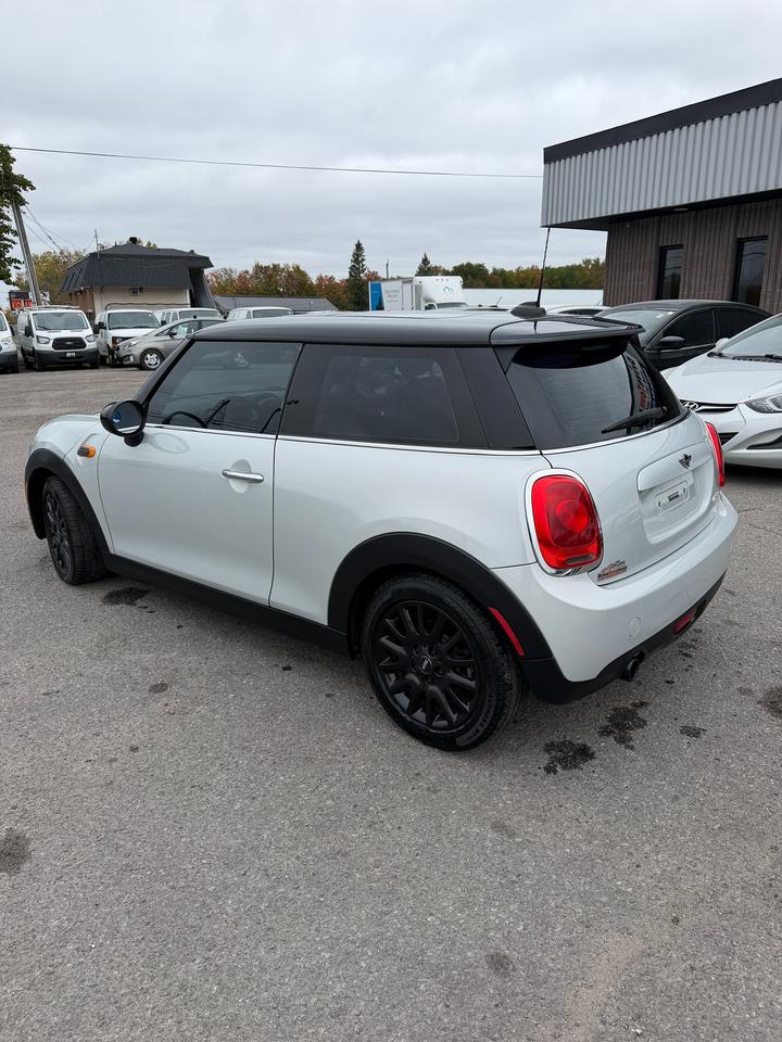 2015 MINI Cooper  Photo2