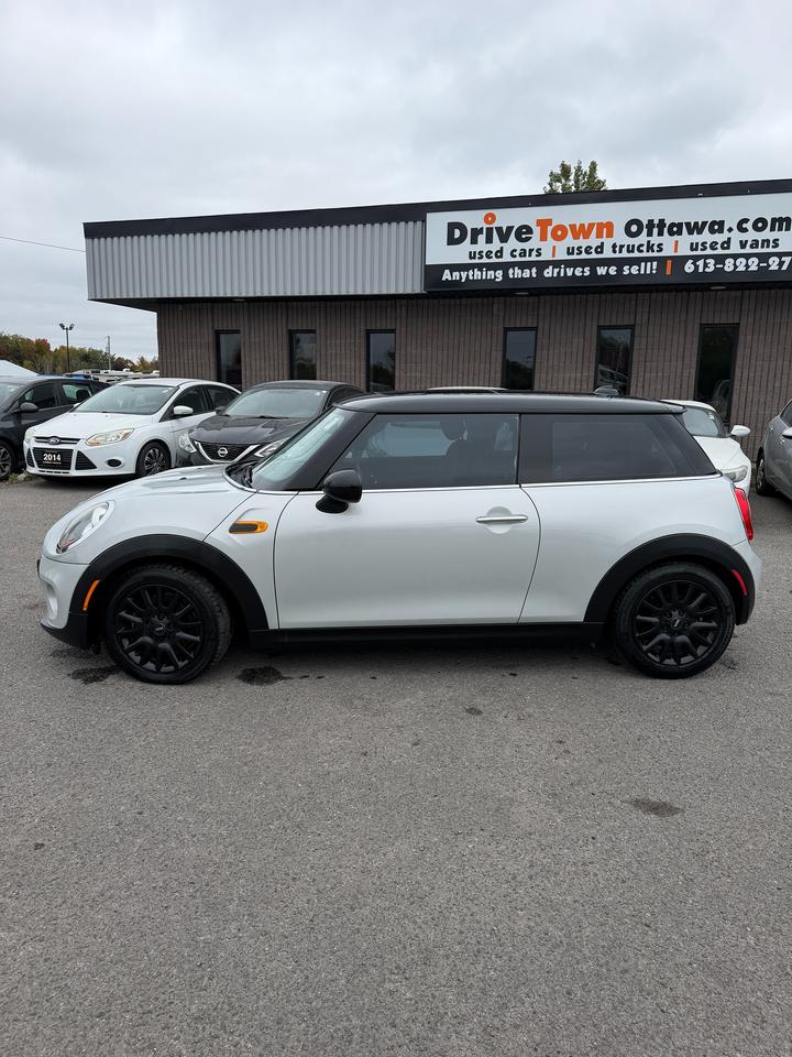 2015 MINI Cooper  Photo1