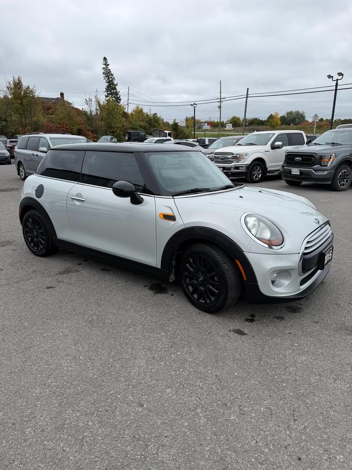 2015 MINI Cooper  Photo