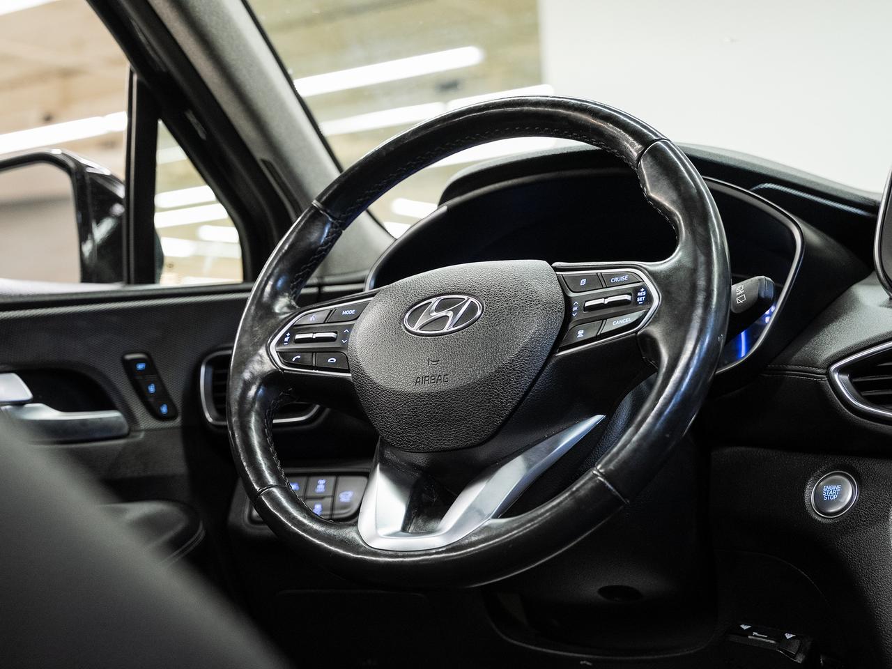 2019 Hyundai Santa Fe LUXURY AWD | Pano roof | Leather | BSM | CarPlay