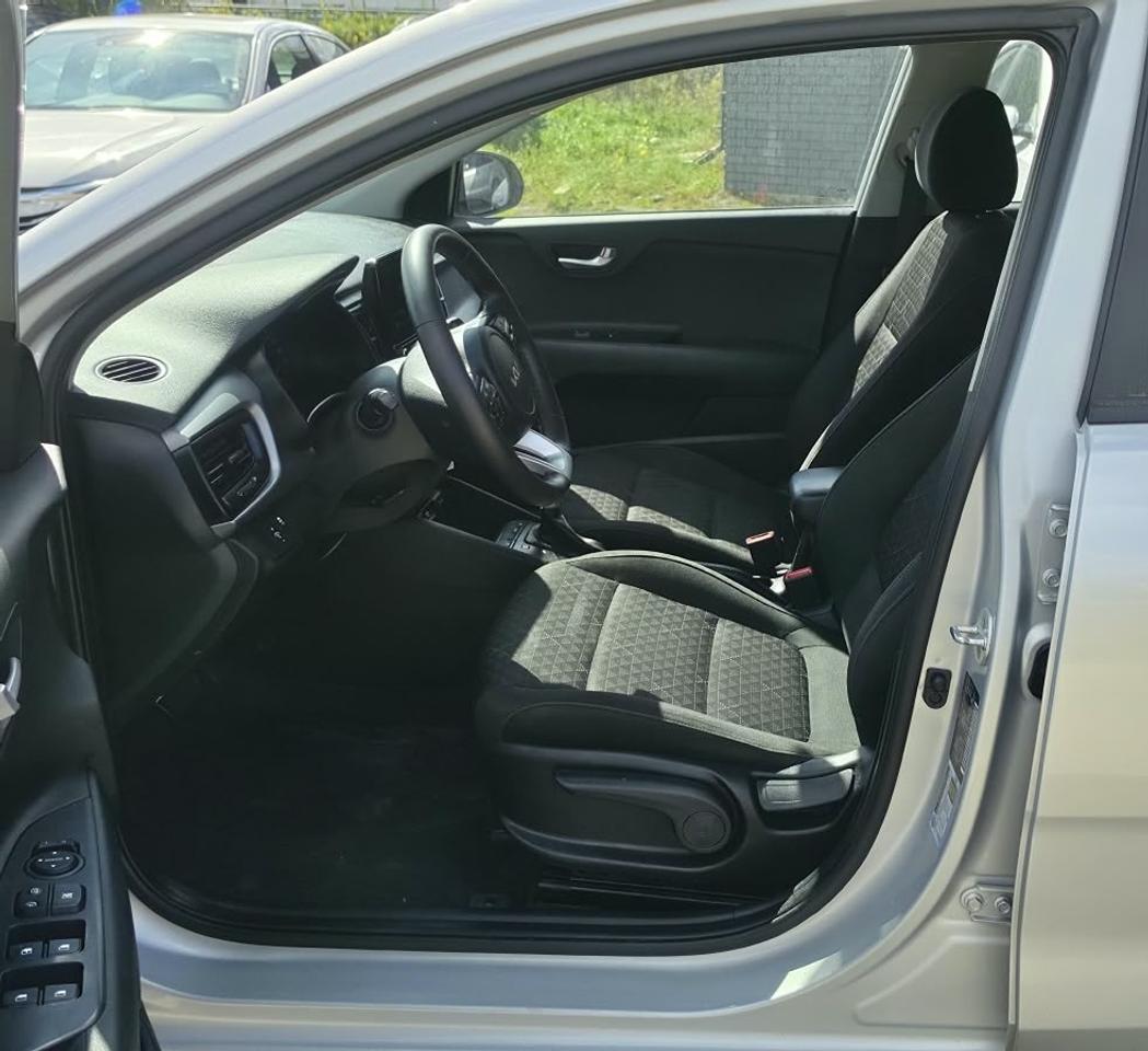 2022 Kia Rio LX / NO ACCIDENTS / HTD SEATS / BLUETOOTH / AUTO Photo3