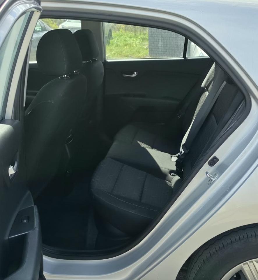 2022 Kia Rio LX / NO ACCIDENTS / HTD SEATS / BLUETOOTH / AUTO Photo4