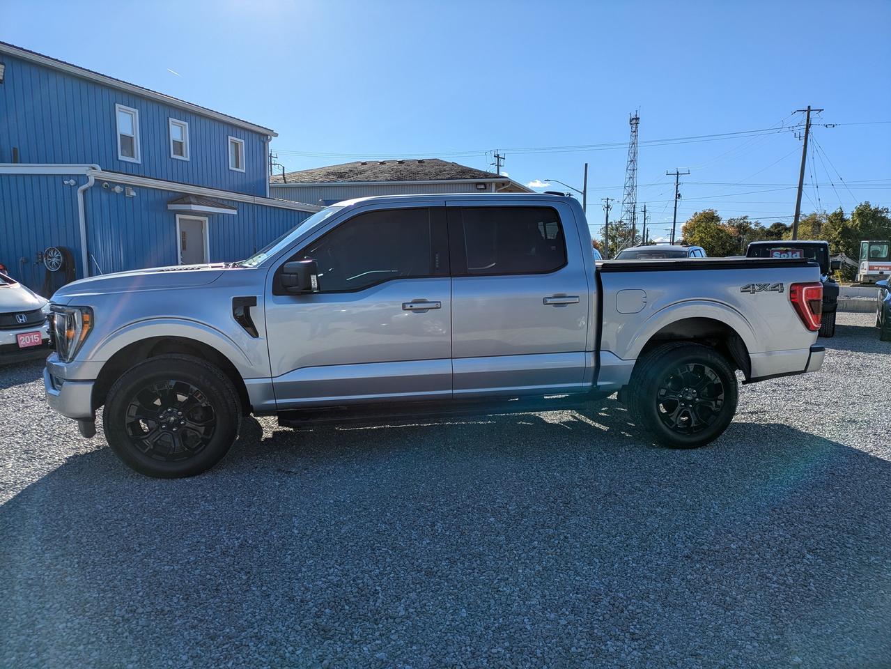2022 Ford F-150 XLT 4WD SuperCrew 5.5' Box Photo1