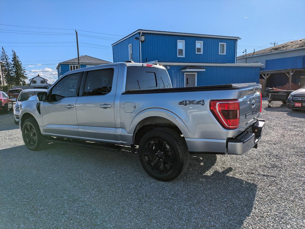 2022 Ford F-150 XLT 4WD SuperCrew 5.5' Box Photo2