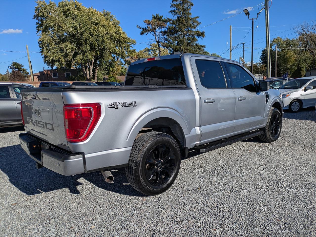 2022 Ford F-150 XLT 4WD SuperCrew 5.5' Box Photo4