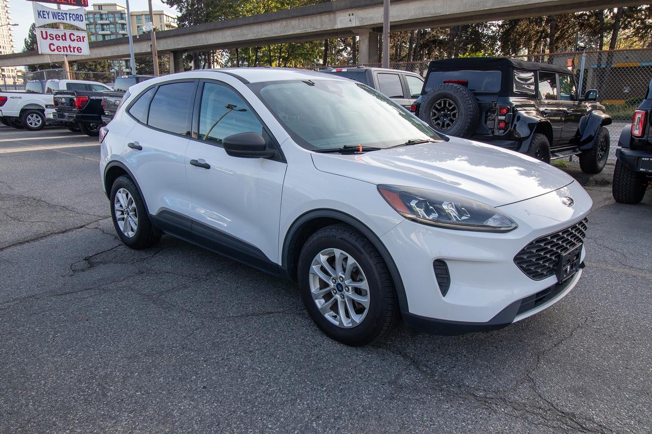 2020 Ford Escape S Photo3
