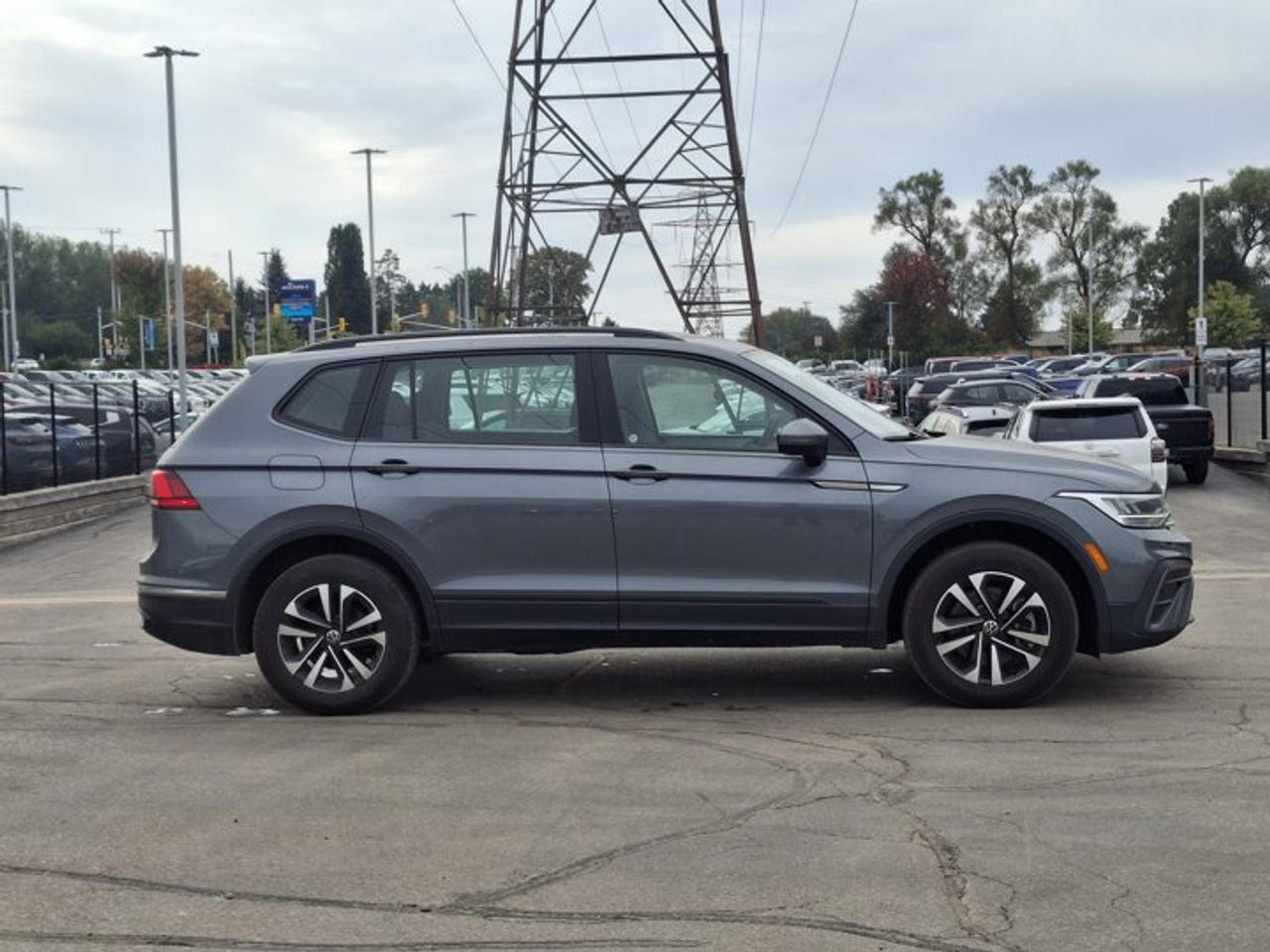 2024 Volkswagen Tiguan Trendline AWD | Heated Seats | Cruise Control | Apple Carplay + Android Auto | Reverse Cam & More ! Photo