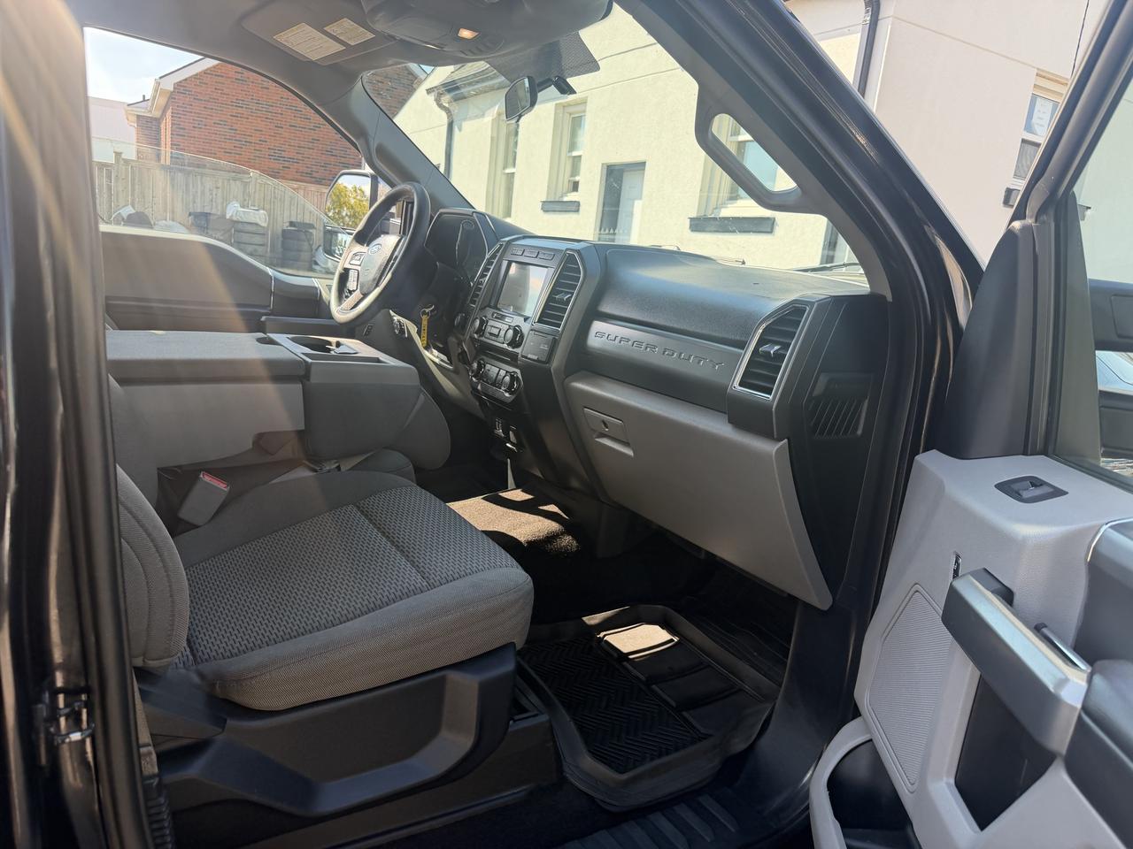 2017 Ford SUPER DUTY F-350 SRW XLT | Power Stroke Diesel Photo